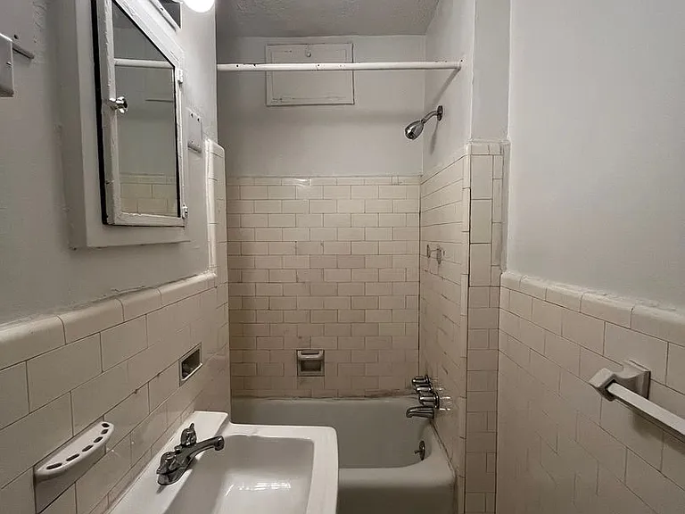 King Edward Annex Apartments — Photo 33