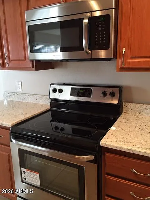 2 bed, 1.5 bath, 950 sqft, $1,600 — Photo 2