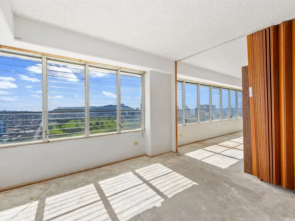 2525 Date St APT 3402, Honolulu, HI 96826