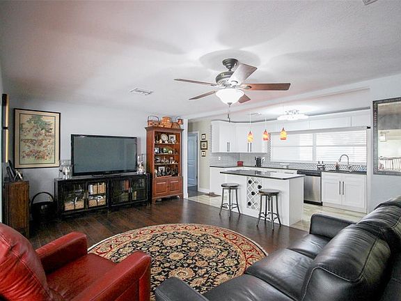 4th image of 978 Victor Herbert Dr