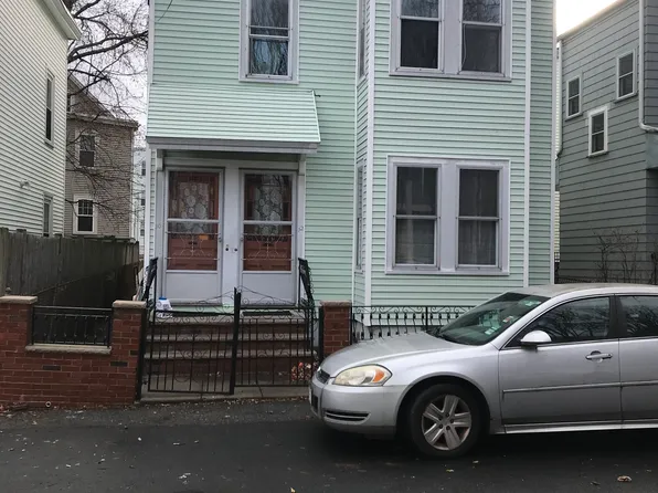 12 Taunton St #1, Somerville, MA 02143