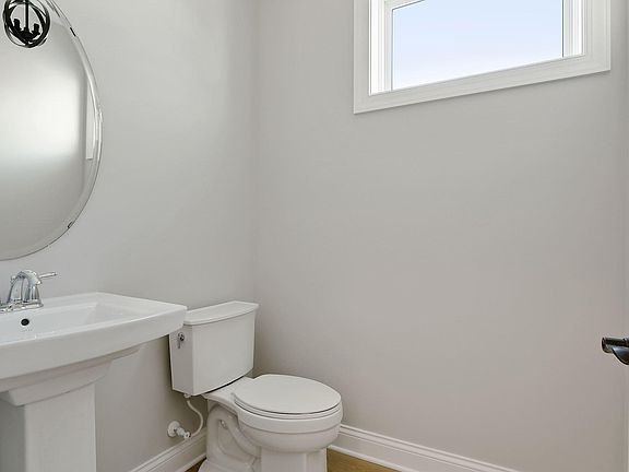 4th image of 4080 Lavender Ave N