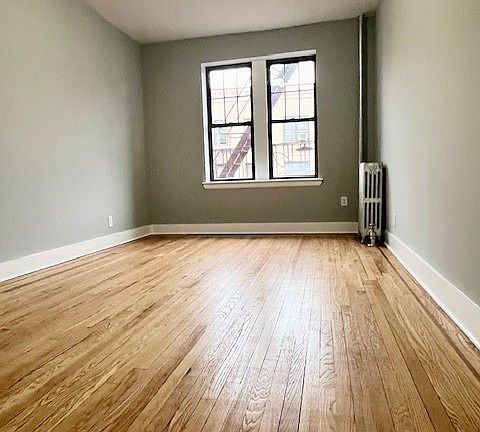 3rd image of 187 Pinehurst Ave #5N