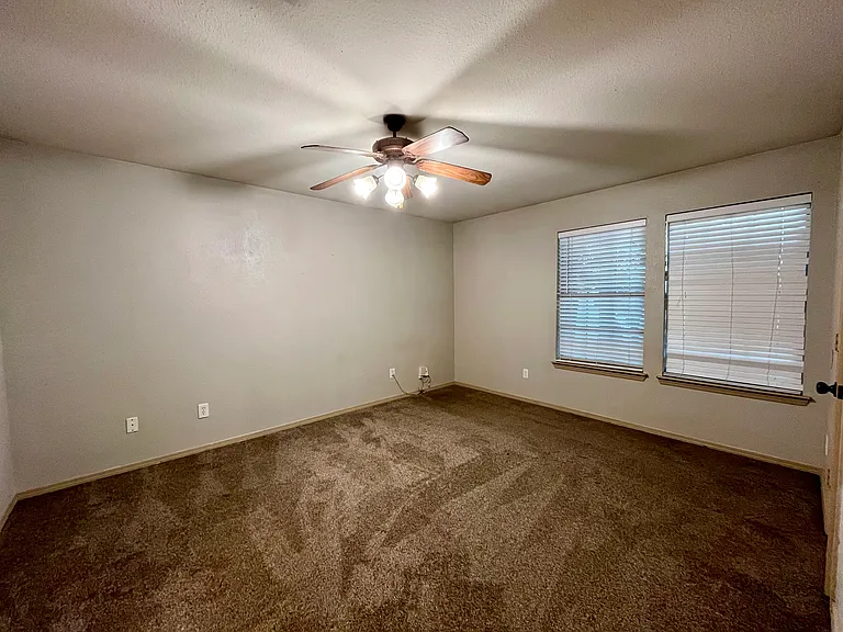 1204 Mulkey Ln — Photo 7