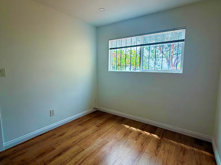 3362-64 B St #3364 — Photo 7