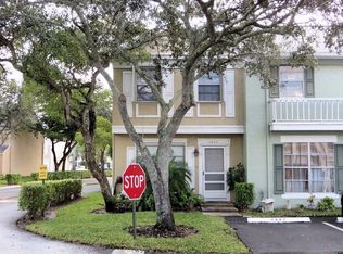 2897 S Edgehill Ln, Hollywood, FL 33026