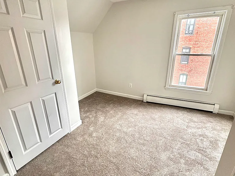 38 Glass St — Photo 11