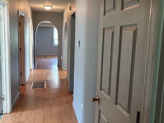 3rd image of 517 N Sheffield Ave