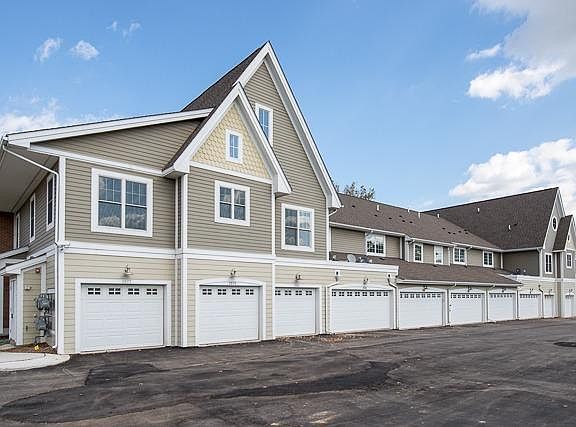 4th image of 2585 W Towne St
