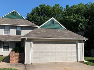 2507 Crestline Ct, Lawrence, KS 66047