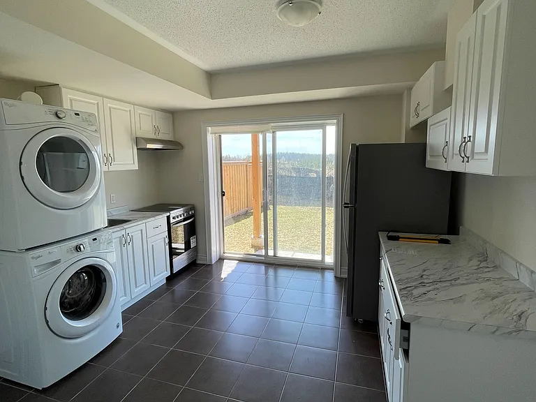 77 Ben Sinclair Ave — Photo 8