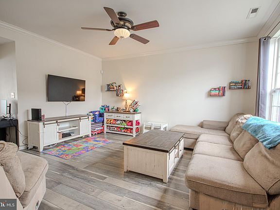 4th image of 633 Wye Oak Dr