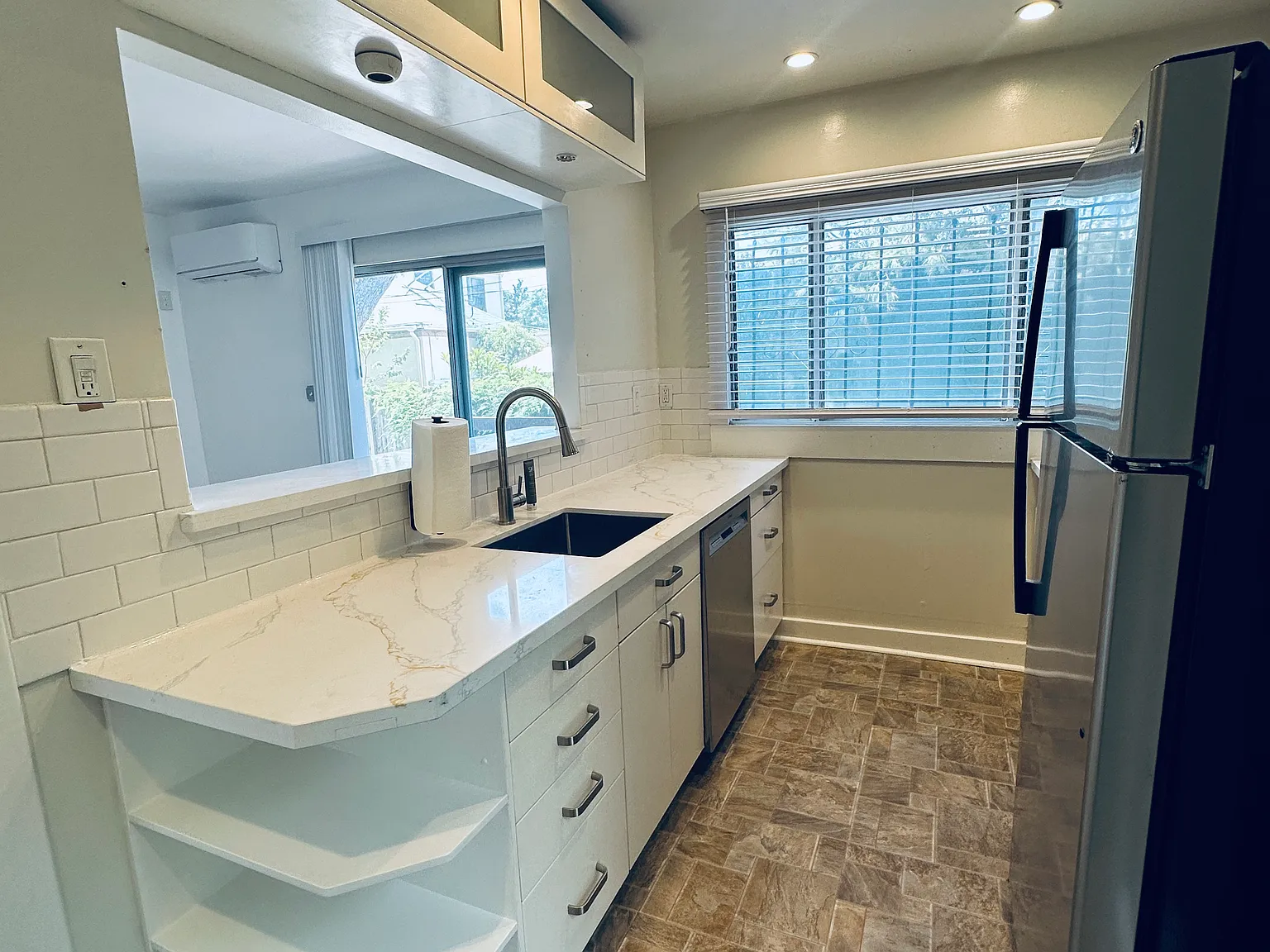 933 N Hobart Blvd — Photo 4