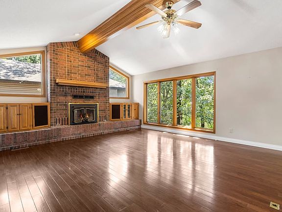 4th image of 30 Kensington Dr