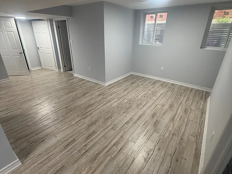 32 Crombie St #BASEMENT — Photo 17