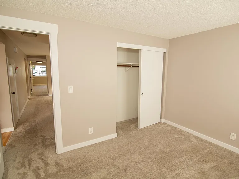 Downstairs bedroom (3 of 3)