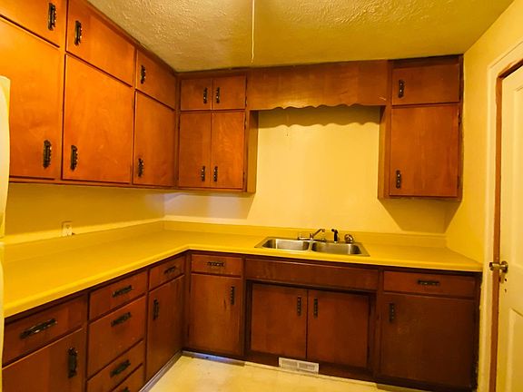 3rd image of 597 S Washington Ave #2