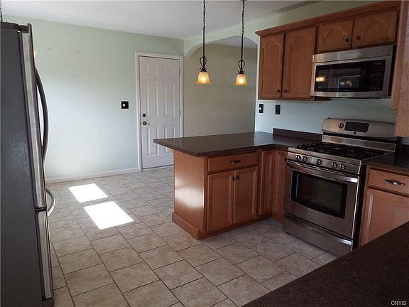 4th image of 45 Cedarbrook Cres