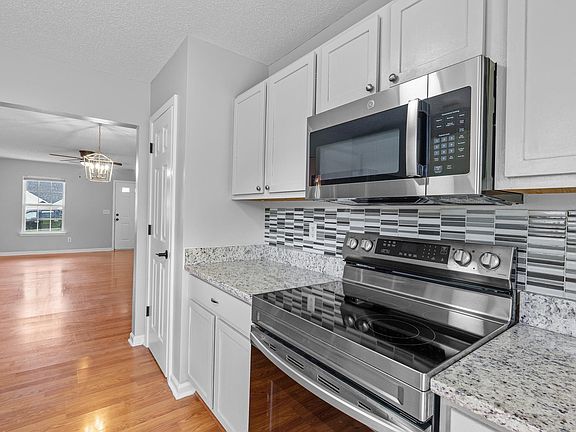 2nd image of 433 Cape Jasmine Way