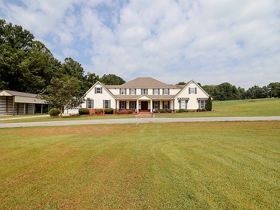 2nd image of 411 McLillie Ln