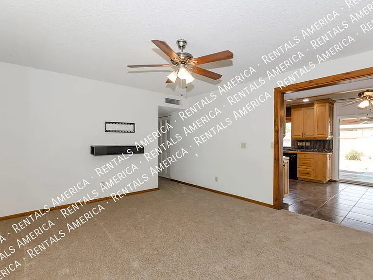 7868 N Soledad Ave — Photo 5