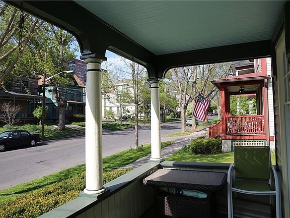 4th image of 124 Green St