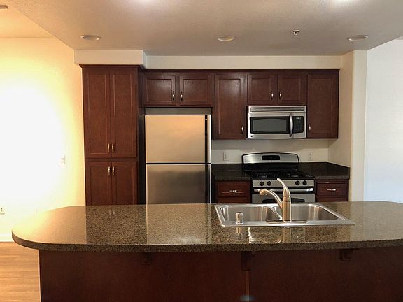 Beautiful, Large Island and Kitchen