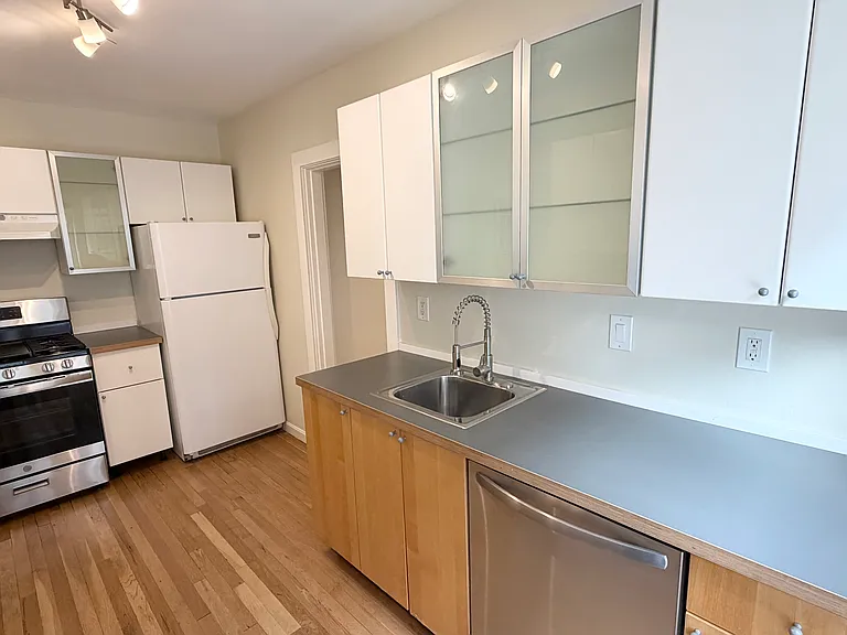 29 Beecher St #2 — Photo 17