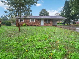 904 4th Ave SW, Gravette, AR 72736