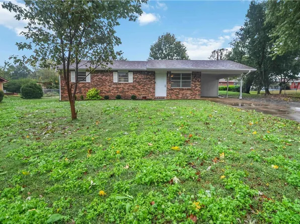 904 4th Ave SW, Gravette, AR 72736