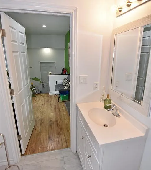 2471 Pillette Rd — Photo 40