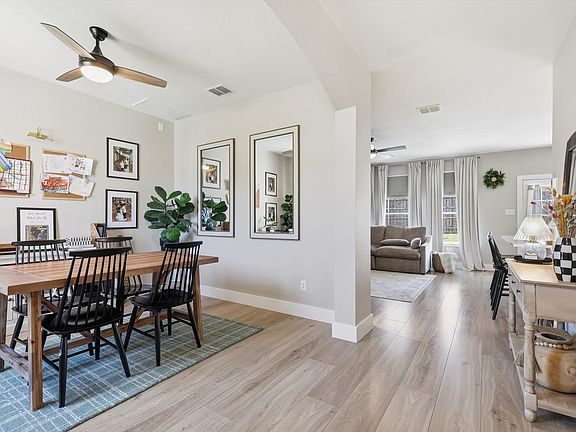 4th image of 3618 Applewood Rd