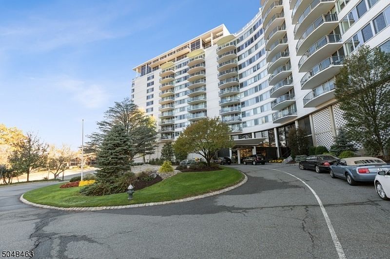 1st image of 1 Claridge Dr APT 1006