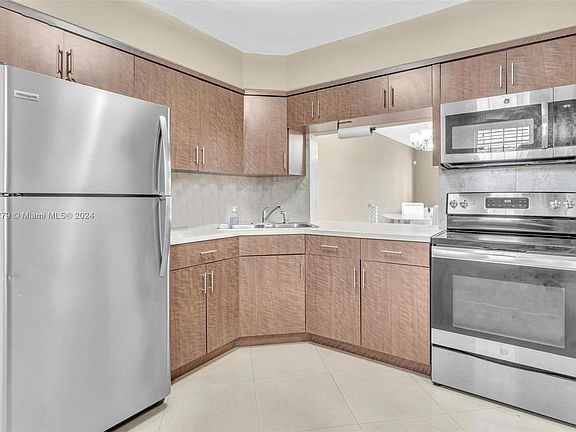2nd image of 1450 NE 191st St APT 204