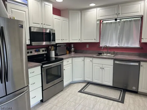 14249 Dell Pl BLDG 14 #249, Stanhope Boro, NJ 07874