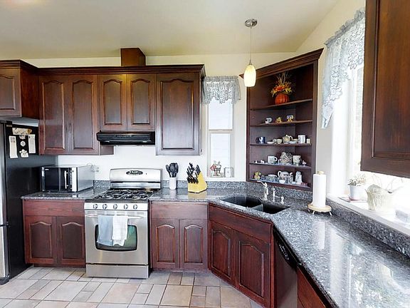 Kitchen/Stainless appliances