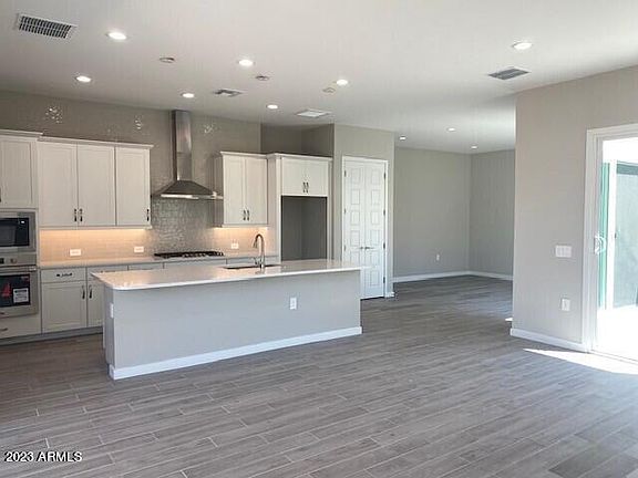 3rd image of 10440 W MELINDA Lane