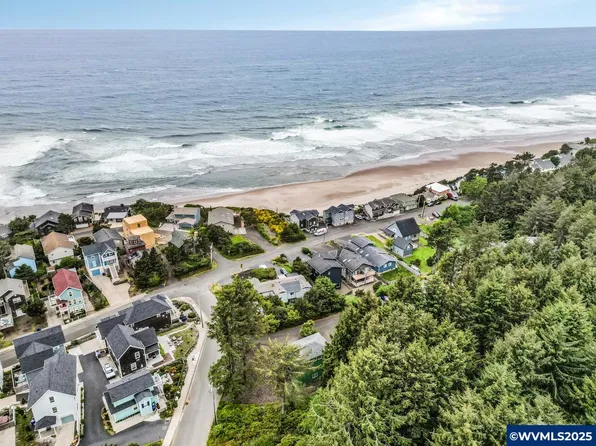 727 SW Bard Rd, Lincoln City, OR 97367