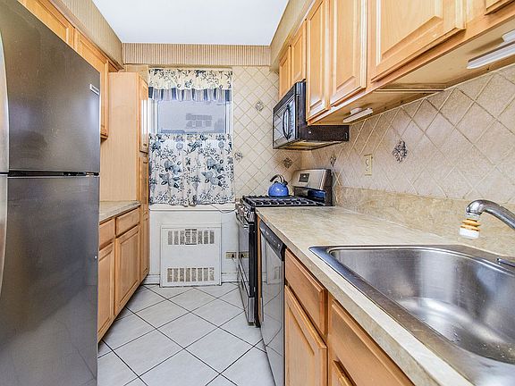 5th image of 3725 Henry Hudson Pkwy W #7A
