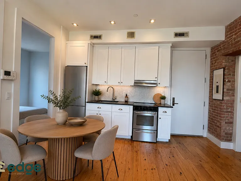 167 N 6th St #4B — Photo 5