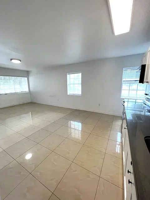 1 bed, 800 sqft, $2,000 — Photo 3