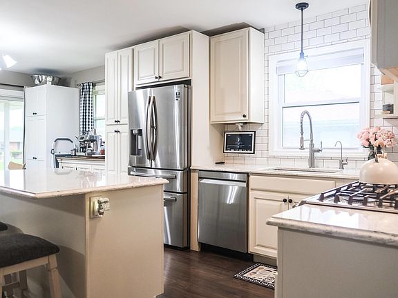 4th image of 207 Hartway Ct