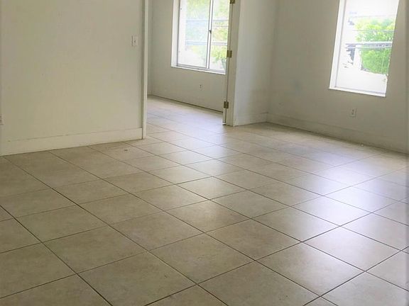 3rd image of 2332 NE 2nd Ave #1