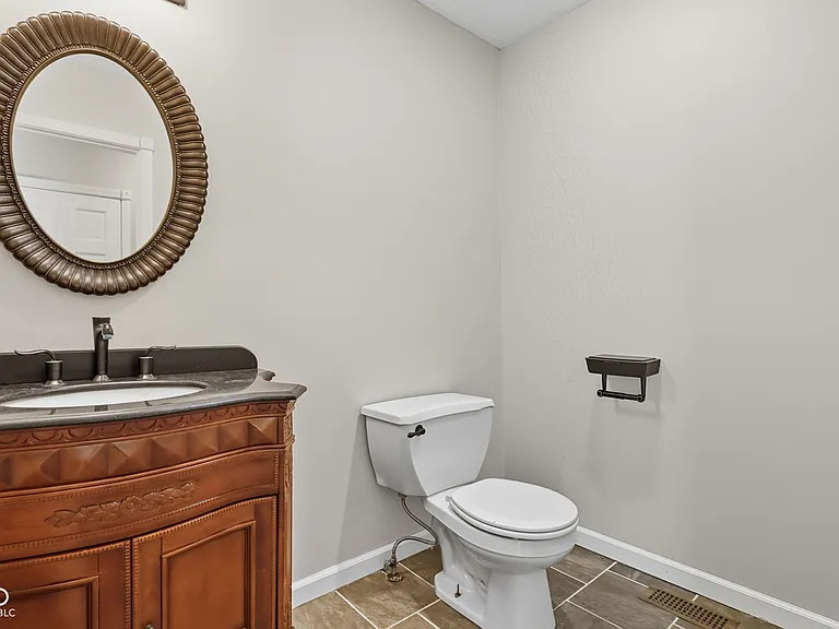 7975 Meadow Bend Cir — Photo 32