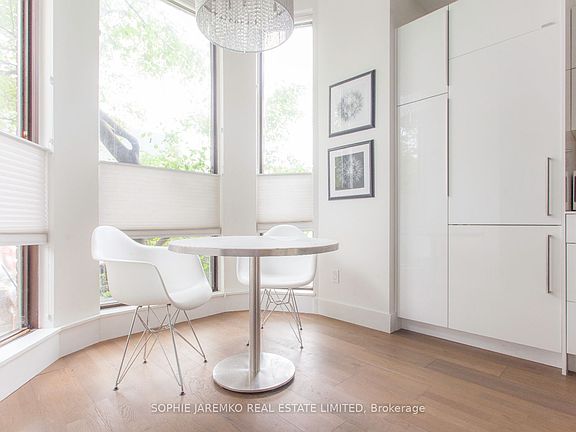 2nd image of 171 Carlton St #1