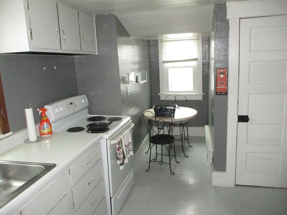 1st image of 534 1/2 Summit Ave