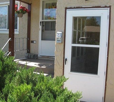 entrance to apt.