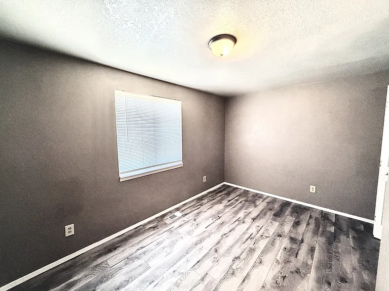 1247 N 700 W — Photo 15