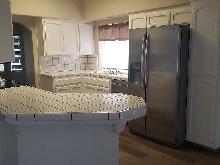 1237 E Athens Ave — Photo 5