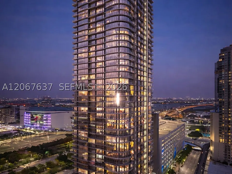 121 NE 5th #1607